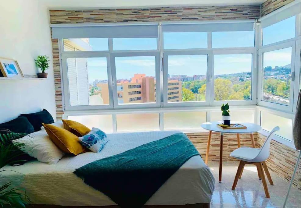 Alterhome Luminoso Estudio Con Piscina Y Maravillosas Vistas Torremolinos Exterior photo