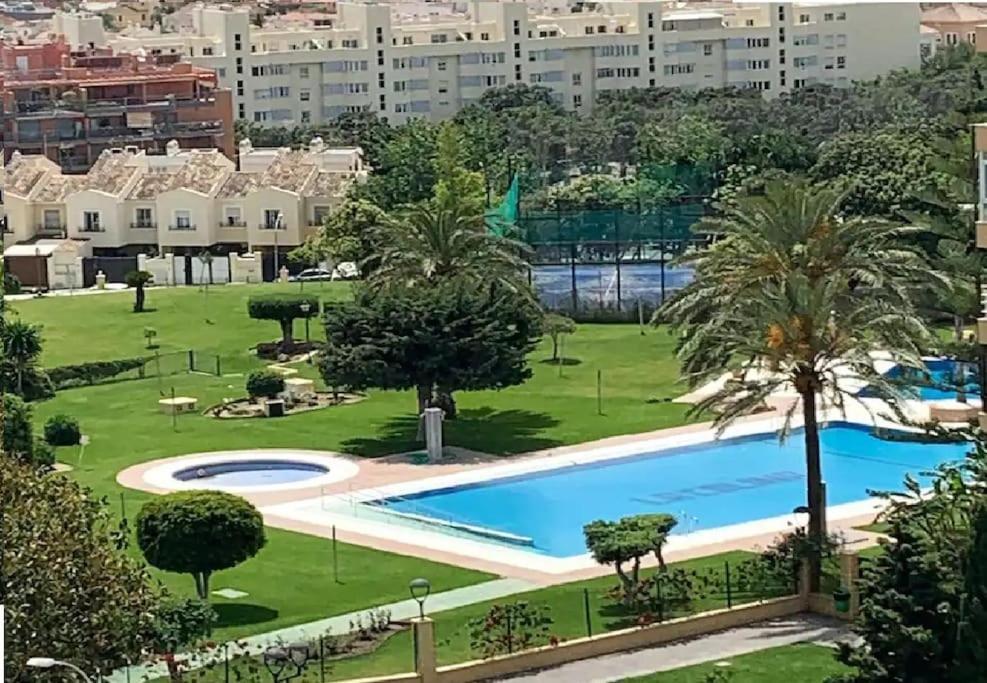 Alterhome Luminoso Estudio Con Piscina Y Maravillosas Vistas Torremolinos Exterior photo